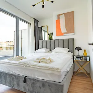 ~ Roof Terrace/ac/indoor Parking Apartament