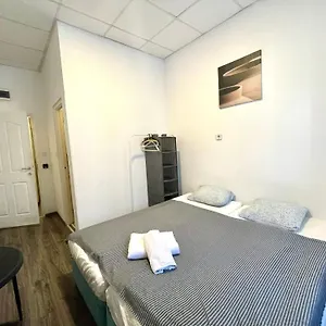 Aradi With Private Bathroom In The Centre Budapeszt